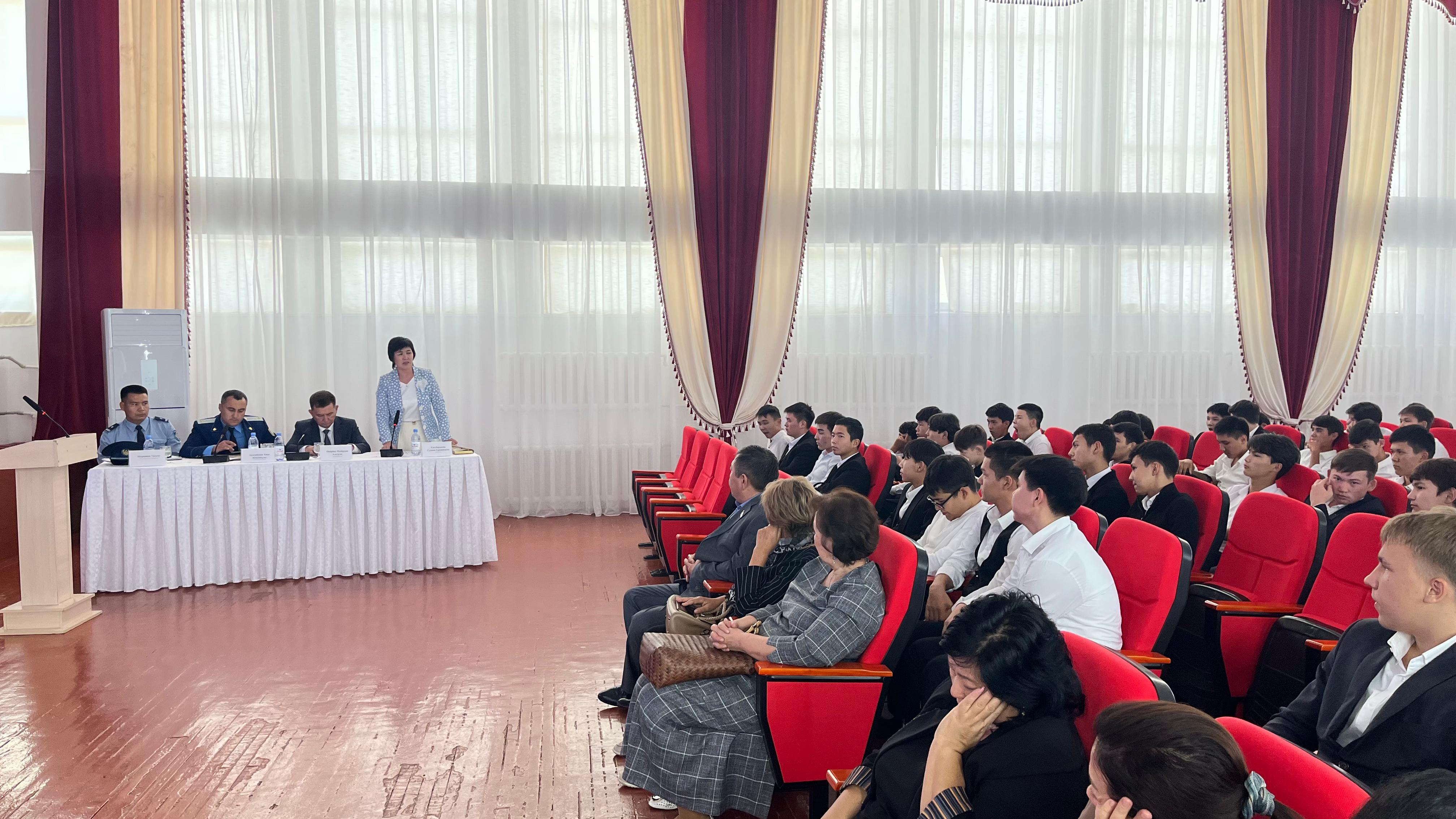 Жасөспірімдер арасында құқық бұзушылықтың алдын алу және құқықтық сауаттылықты арттыру» тақырыбында кездесу өтті