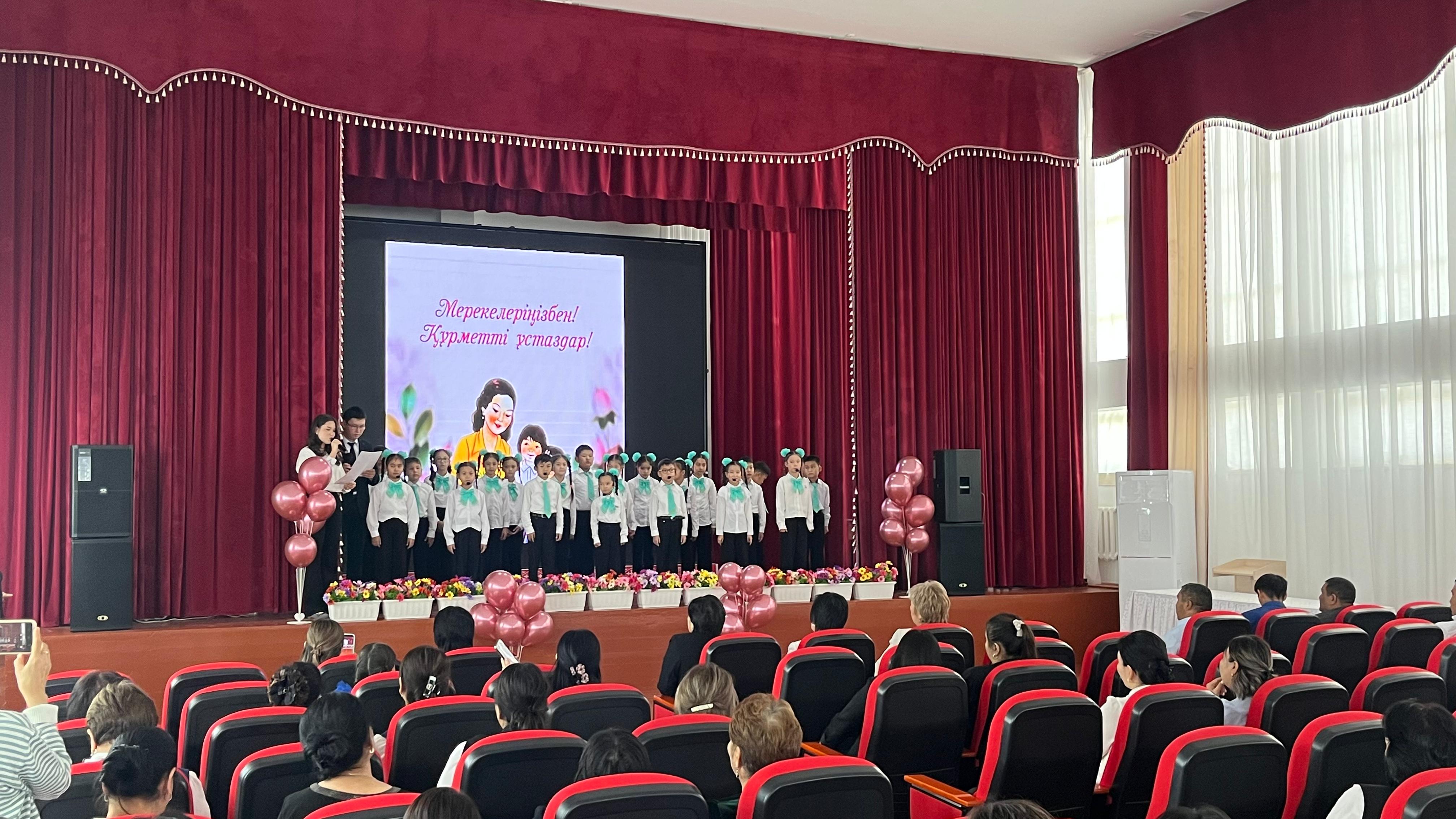 "Ұстаз-ұлт шамшырағы" тақырыбында салтанатты жиын өтті